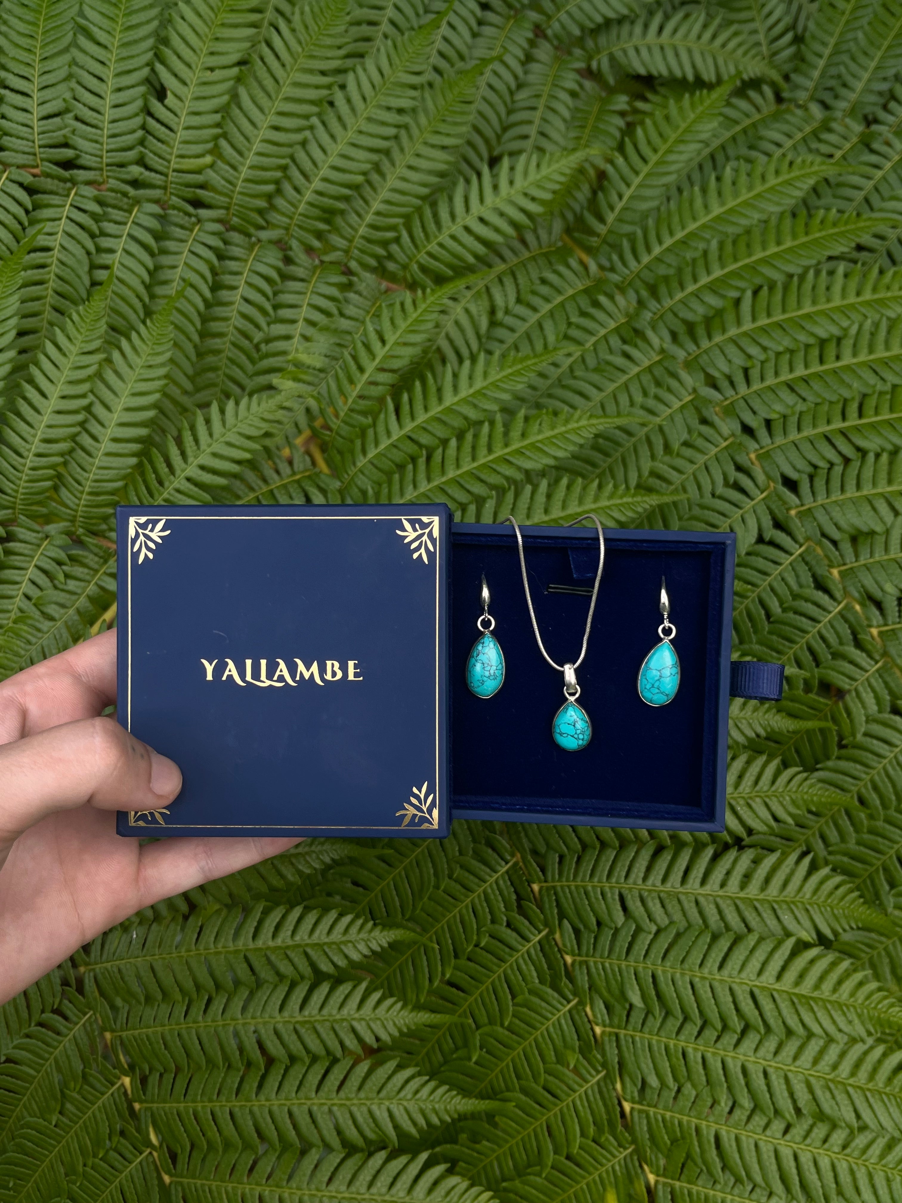 AUGUST Earring