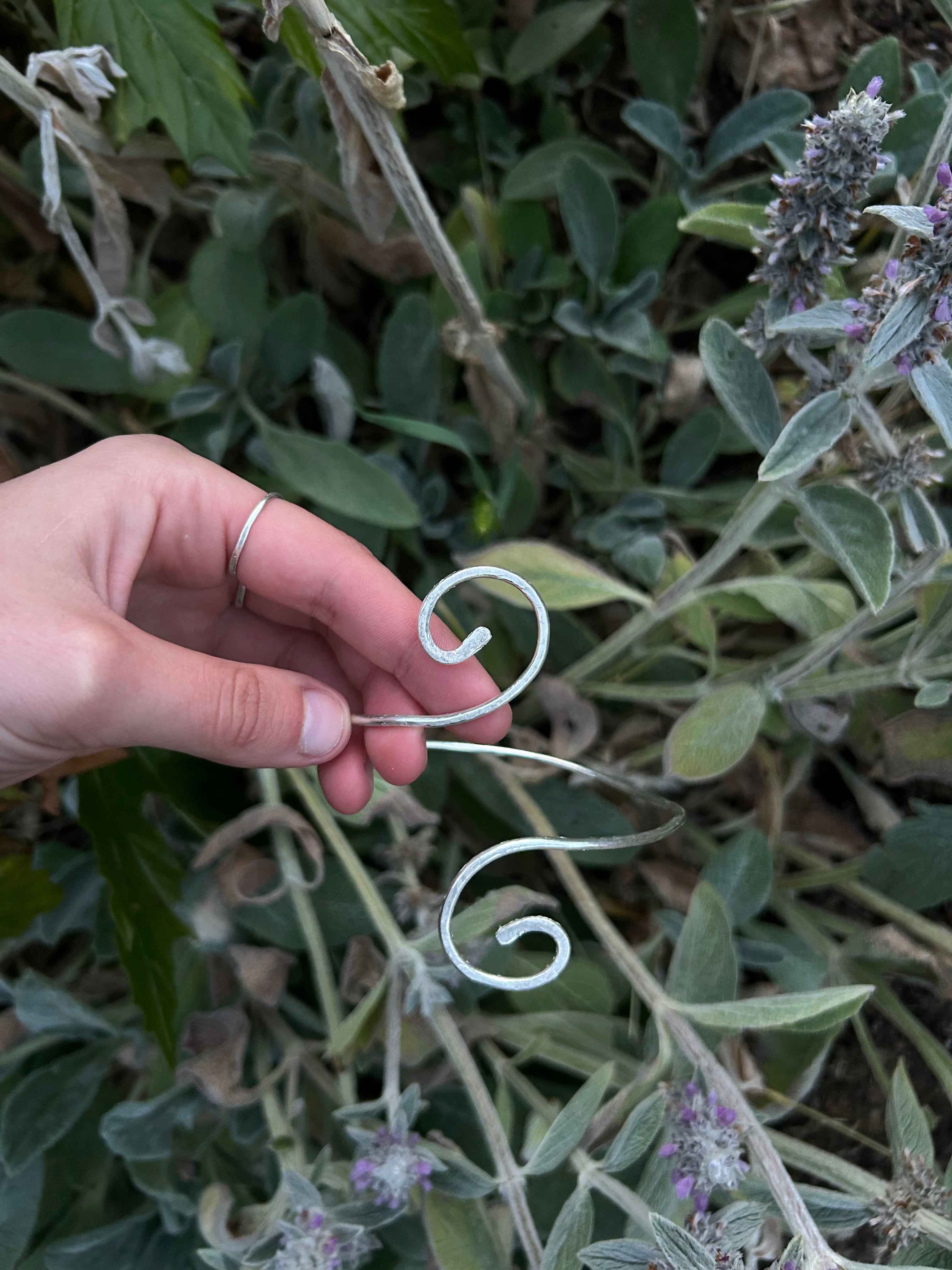 Swirl Arm Cuff - Elegant and Unique Design for Stylish Accessorizing