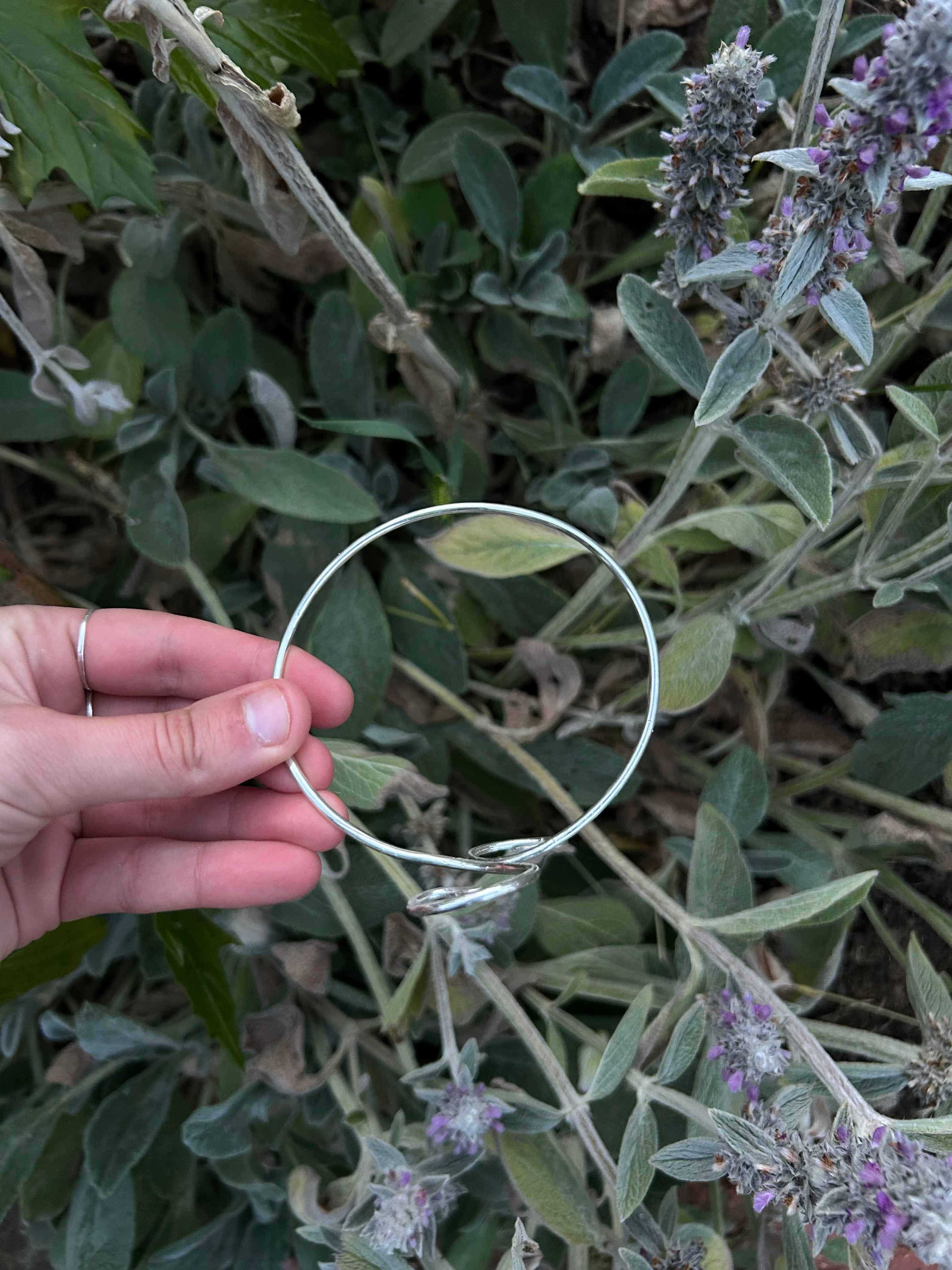 Swirl Arm Cuff - Elegant and Unique Design for Stylish Accessorizing