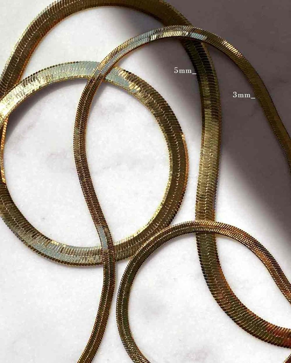 Gold chain with different widths