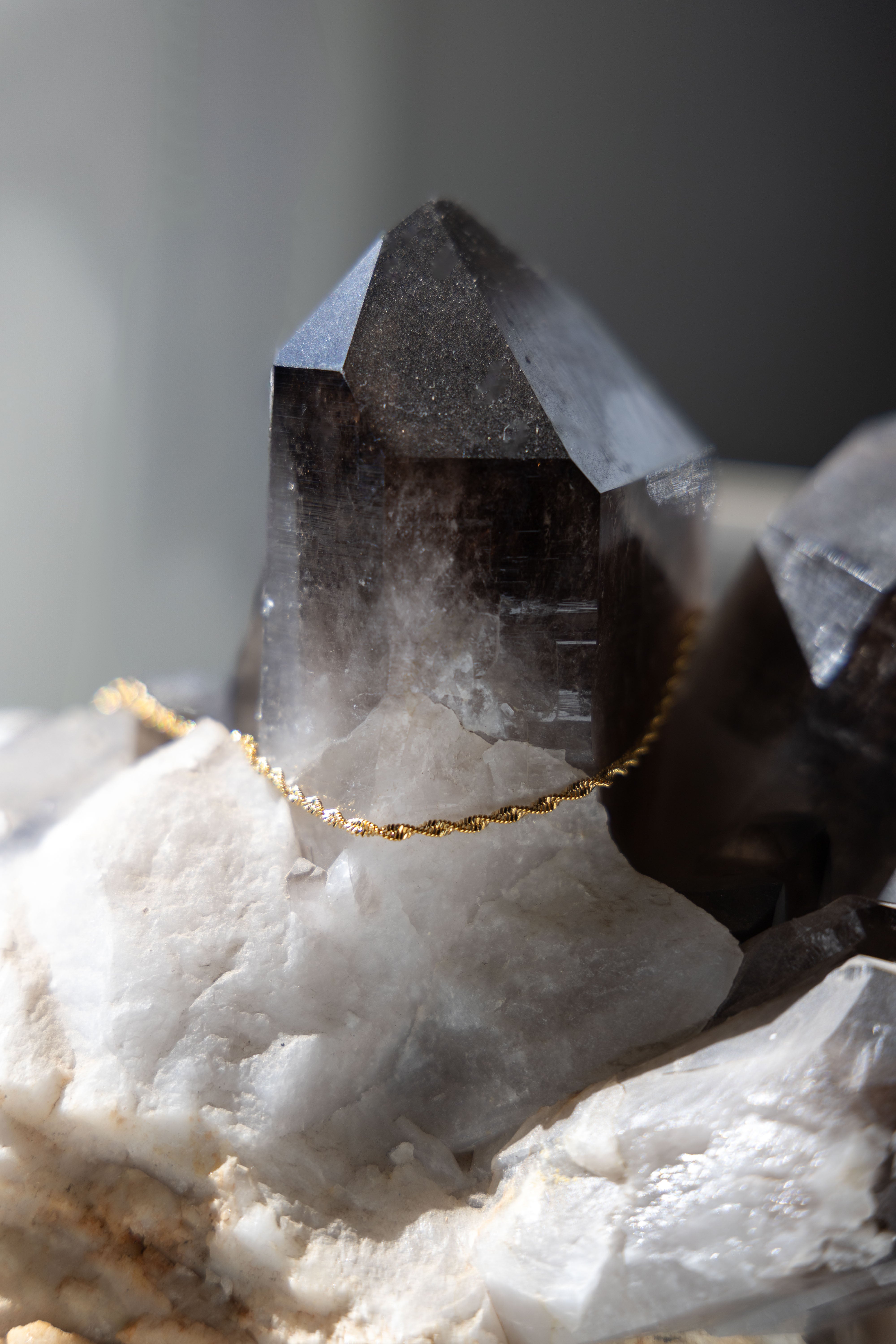 Close-up of the 14k gold Singapore Chain, highlighting the intricate multi-link twist detailing.