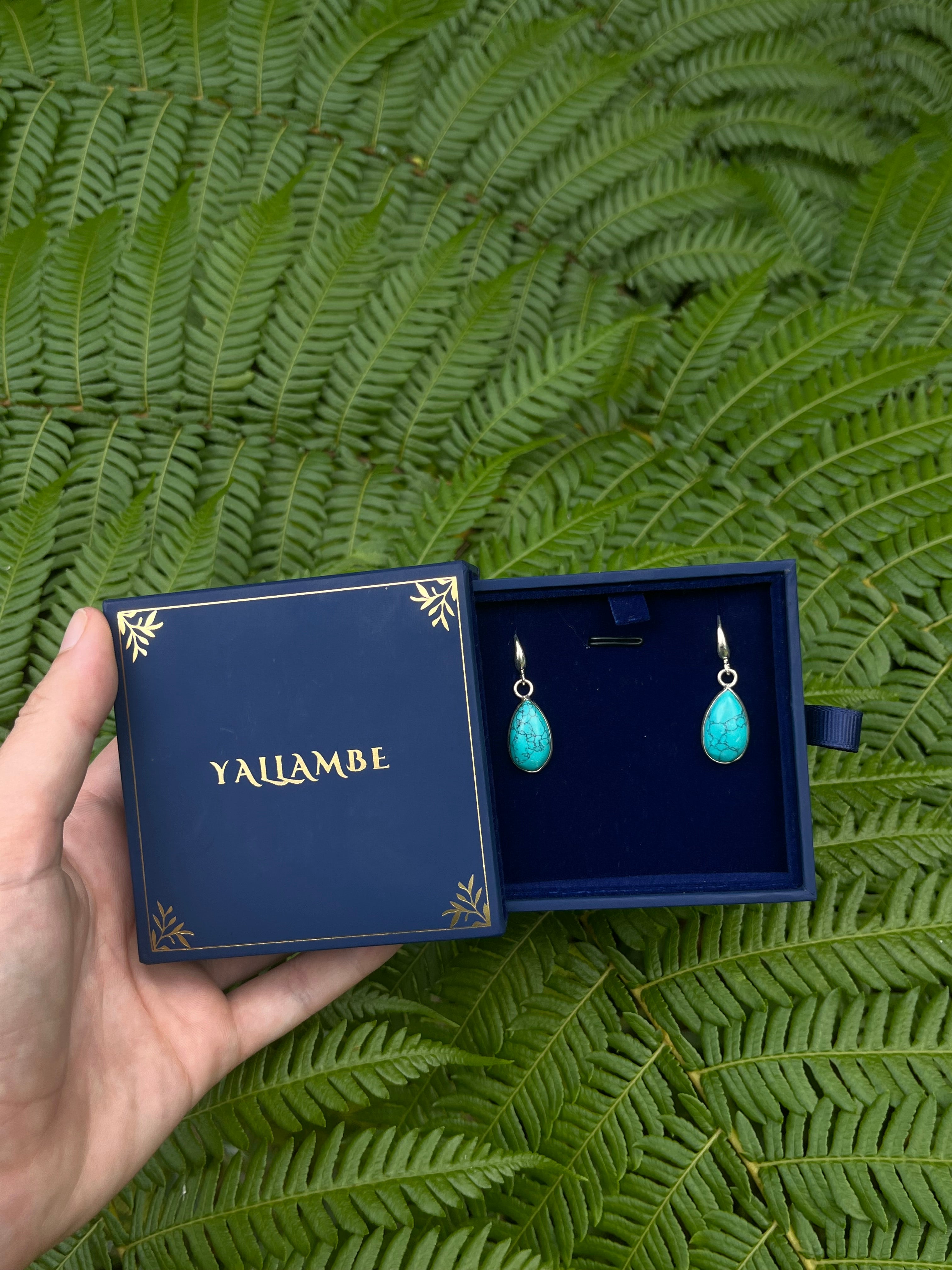 AUGUST Earring