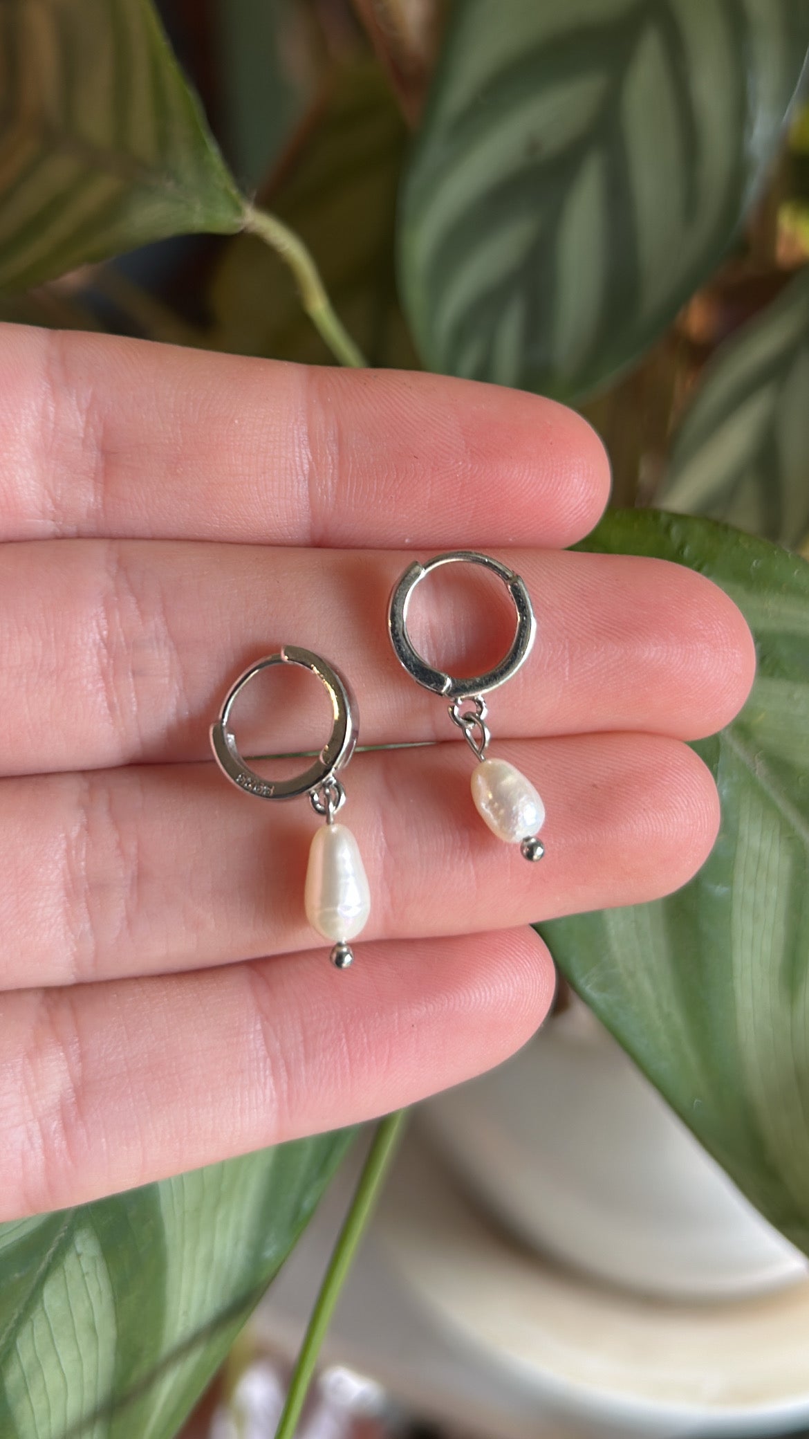 Mini Pearl hoops silver