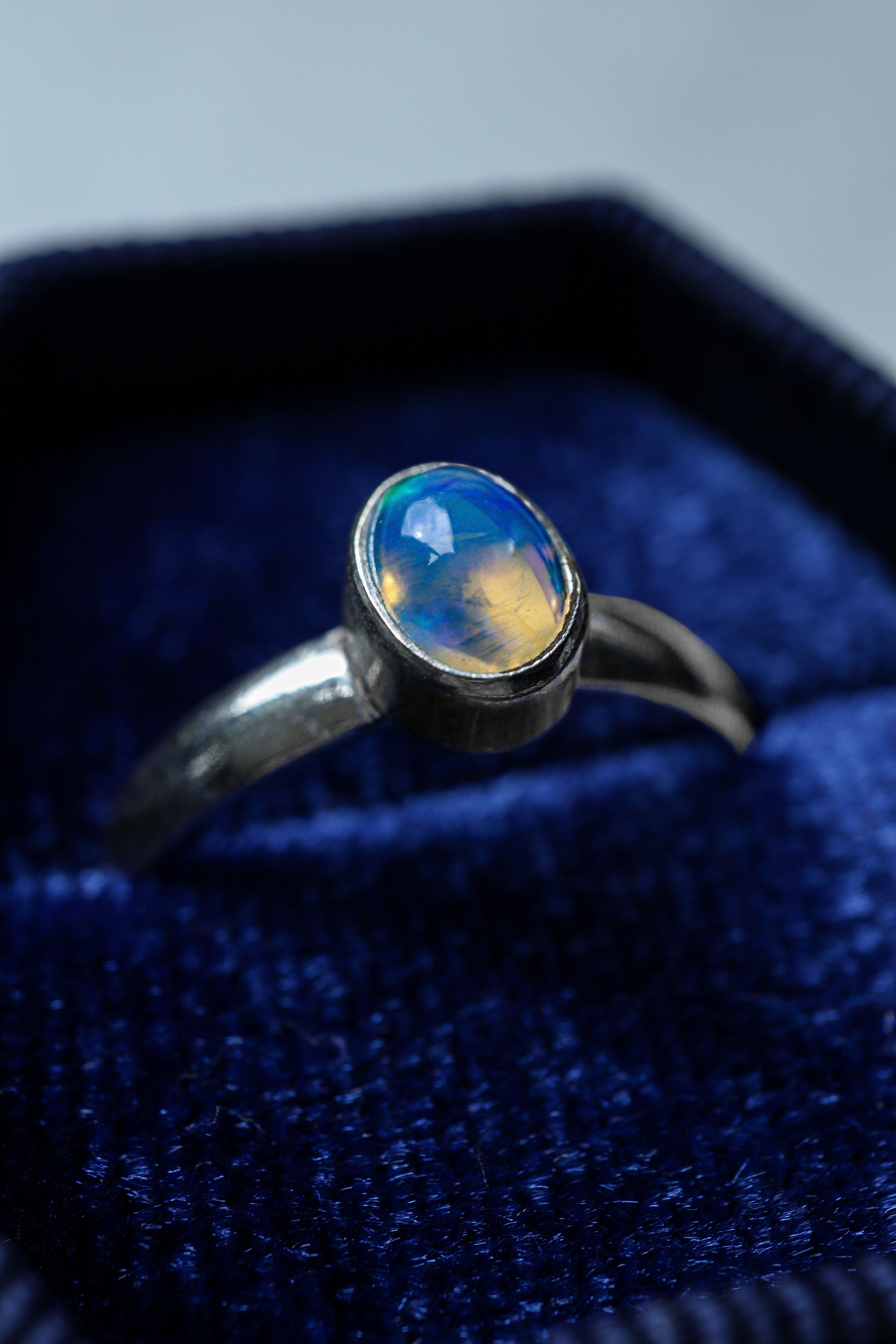 Opal ring 02
